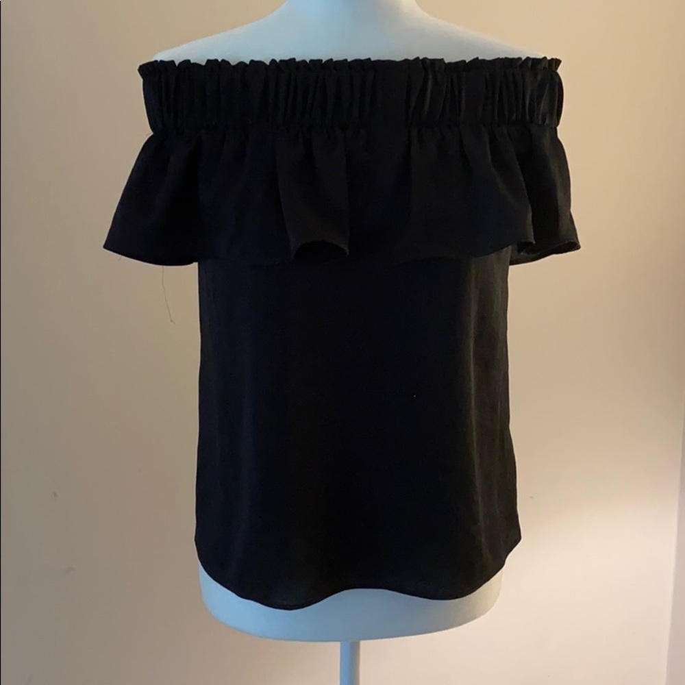 Off-the-shoulder top